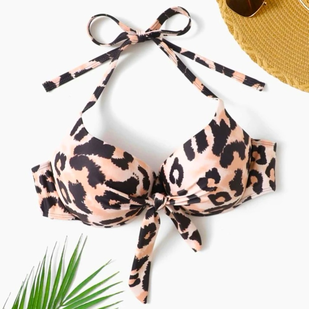BNWT!✨ Leopard Print Bikini Top! 🐾